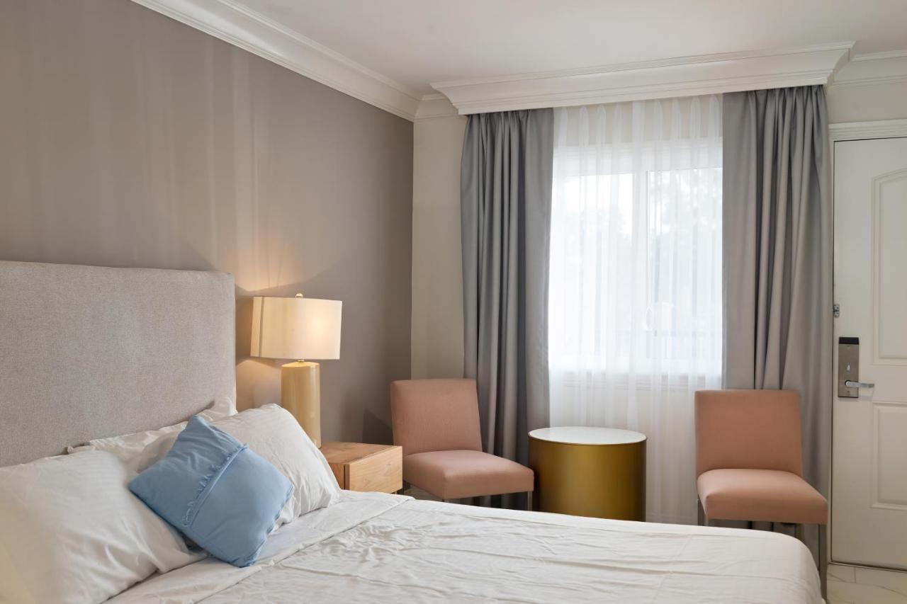 Hotel Huntington Duarte Екстериор снимка