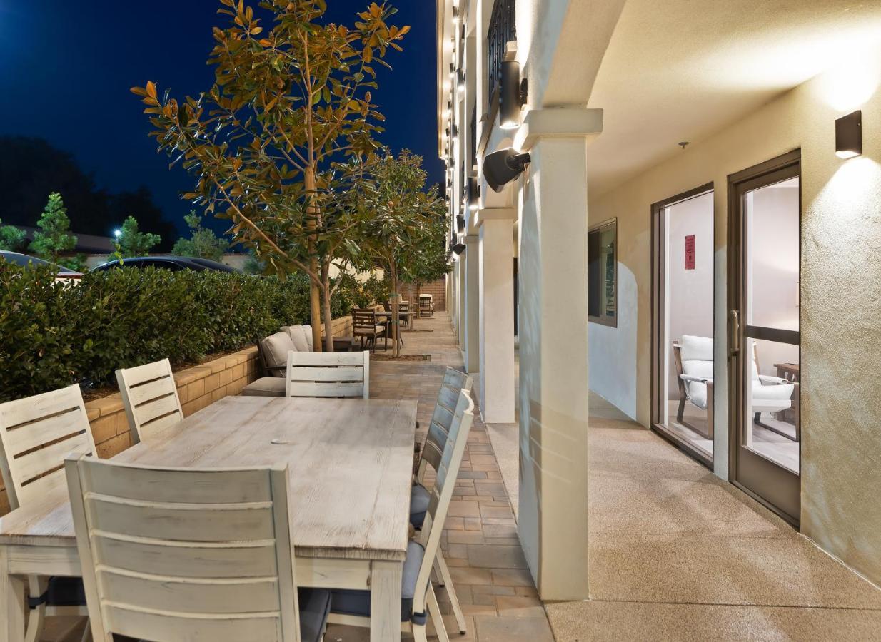 Hotel Huntington Duarte Екстериор снимка